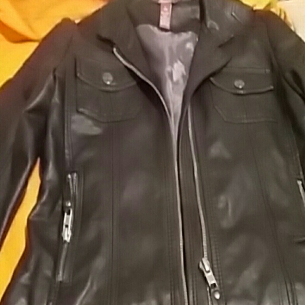 Girls black leather jacket Xl